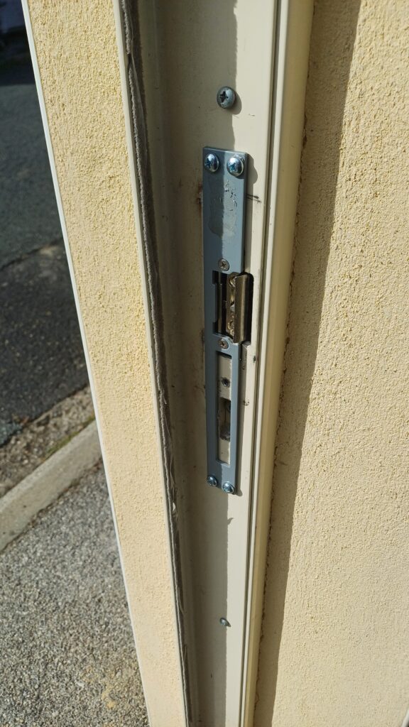 Gâche électrique de portillon. Nouvelle gâche
