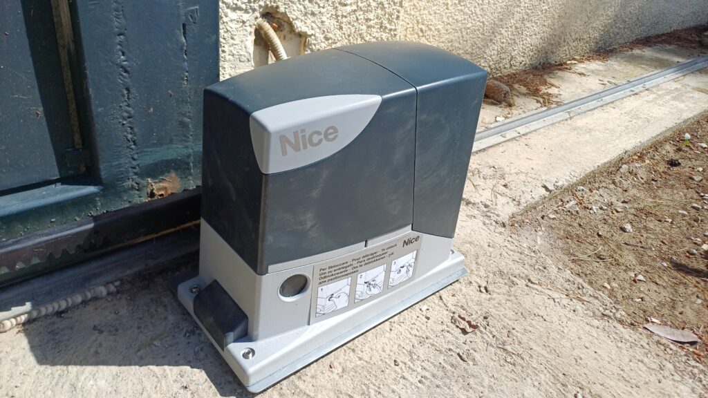 Automatisme pour portail coulissant