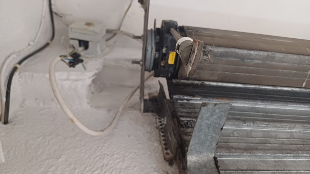 Moteur avec manivelle de secours