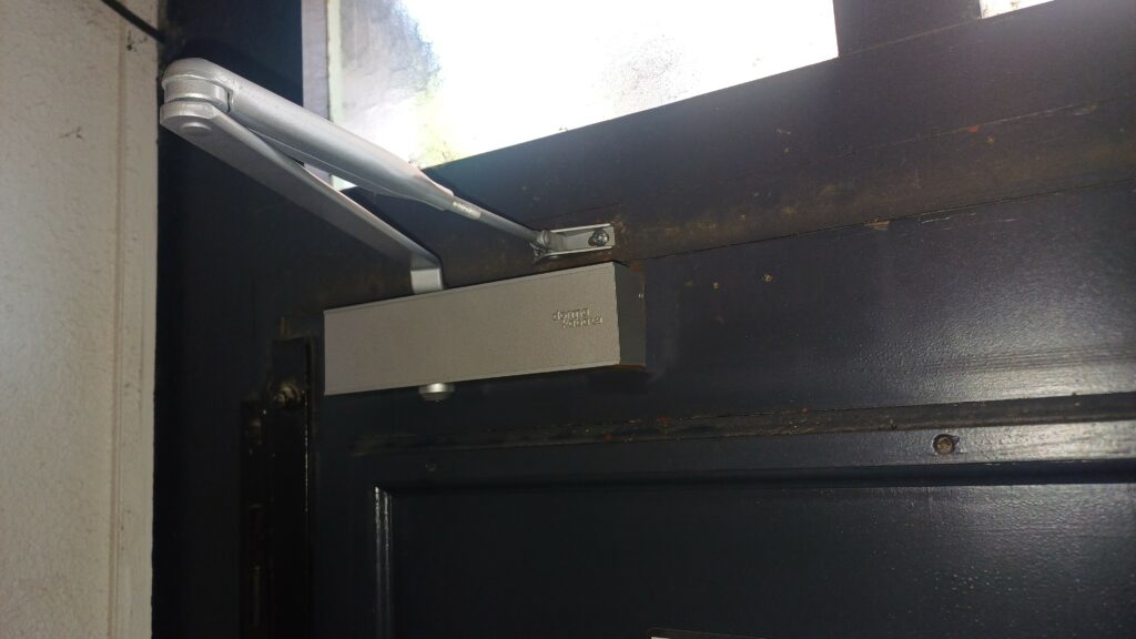 Ferme porte hydraulique