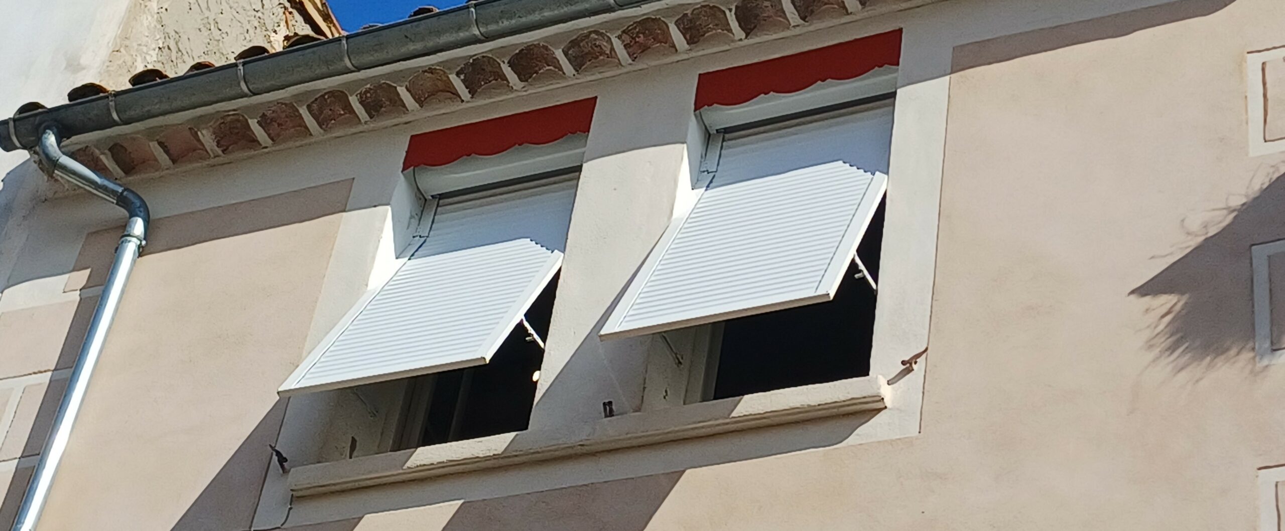 Volets roulants à projection