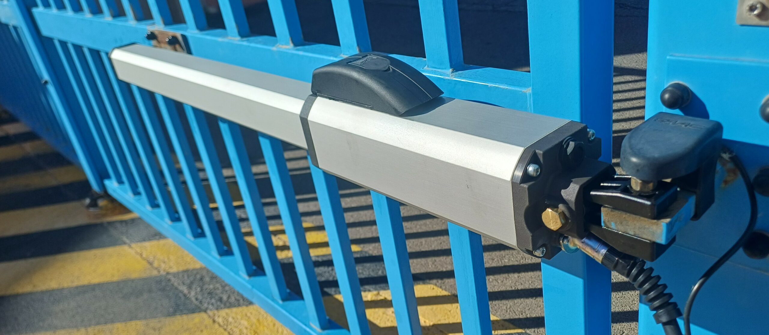 Vérin hydraulique de portail