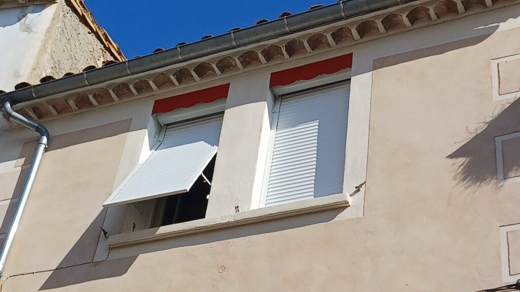 Volets roulants à projection