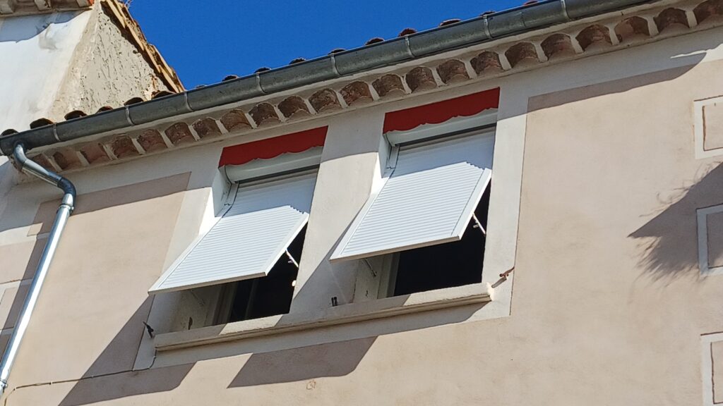 Volets roulants à projection