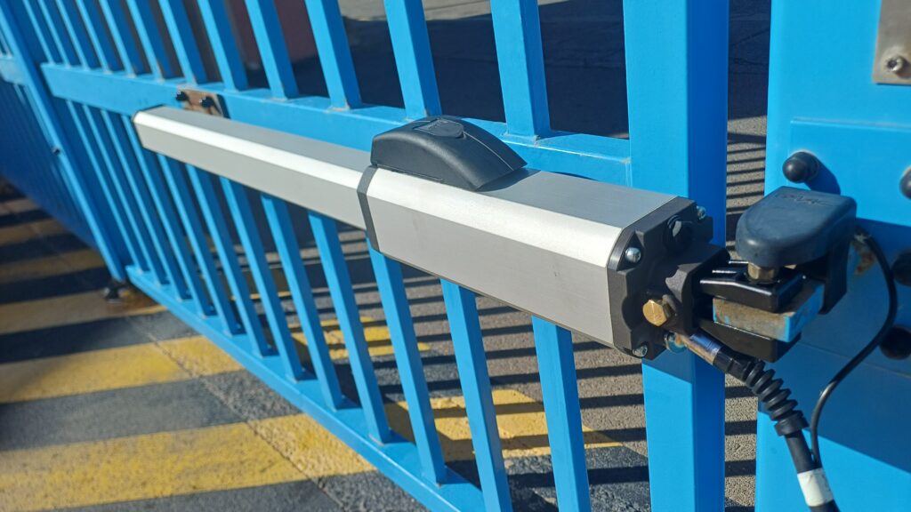 Vérin hydraulique de portail