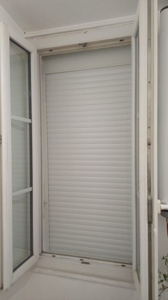 Volets roulants à projection