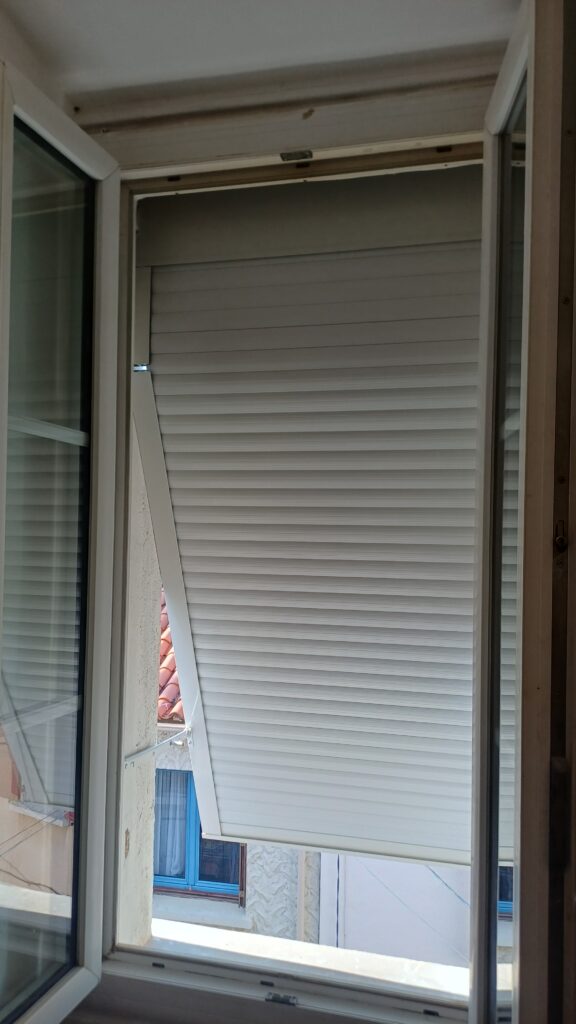 Volets roulants à projection