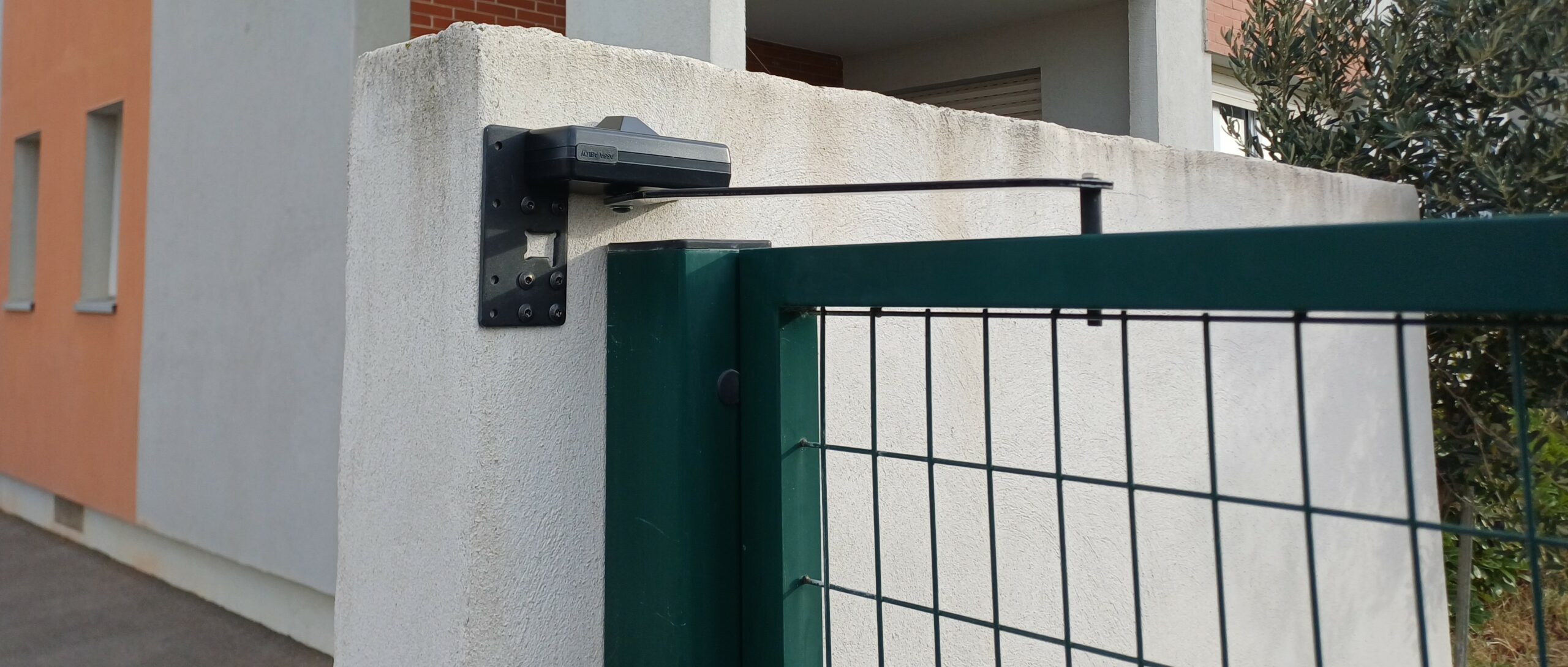 Ferme portail hydraulique