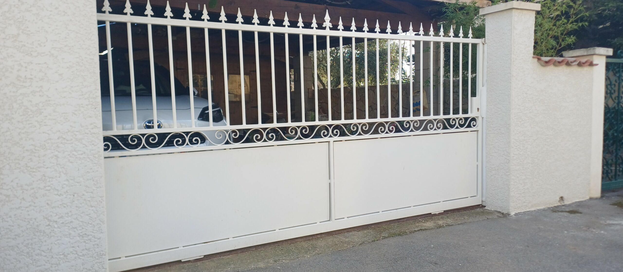 Rail de portail coulissant