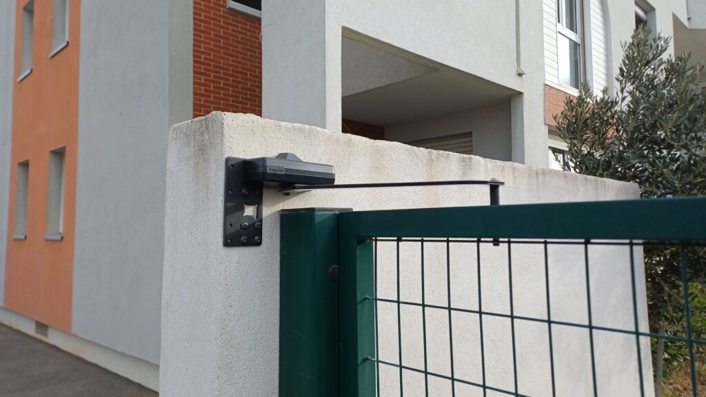 Ferme portail hydraulique