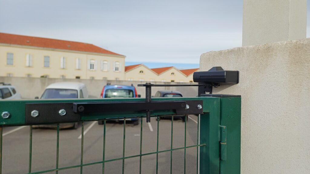 Ferme portail hydraulique