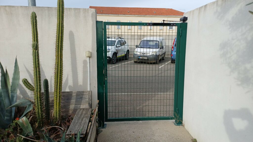 Ferme portail hydraulique