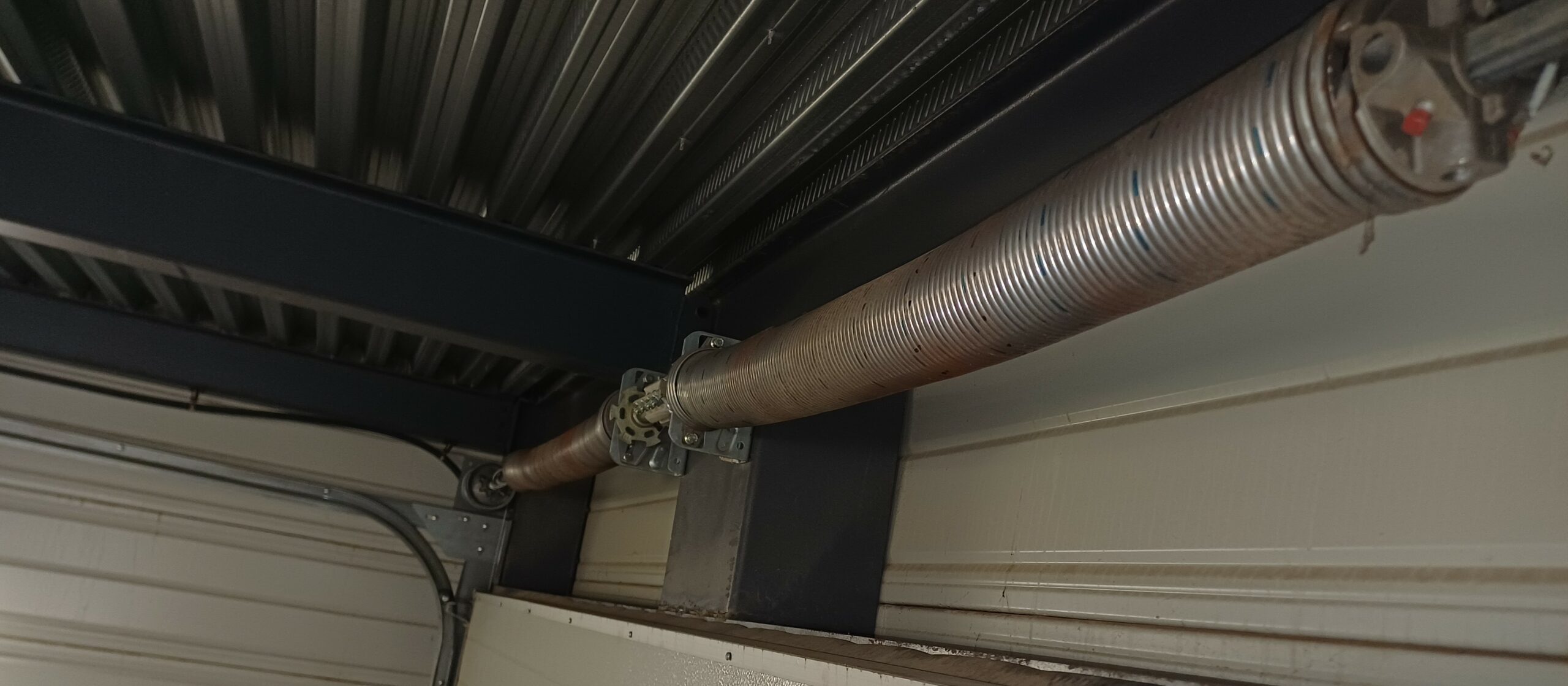 Dépannage d’une porte sectionnelle industrielle.