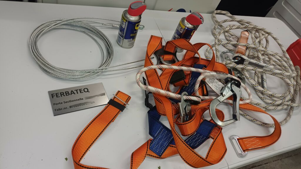 Dépannage d'une porte sectionnelle industrielle.