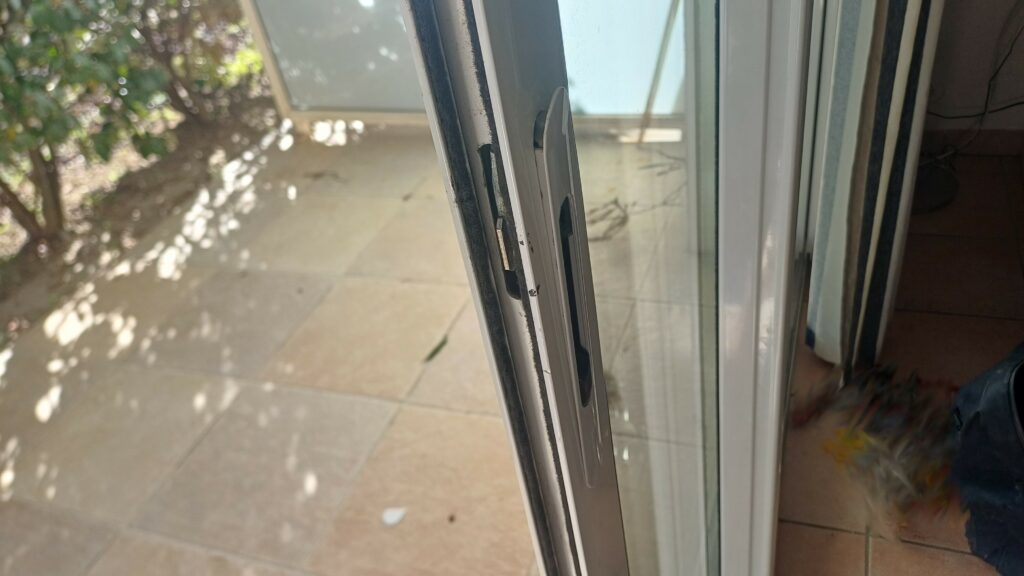 Serrure de baie vitrée