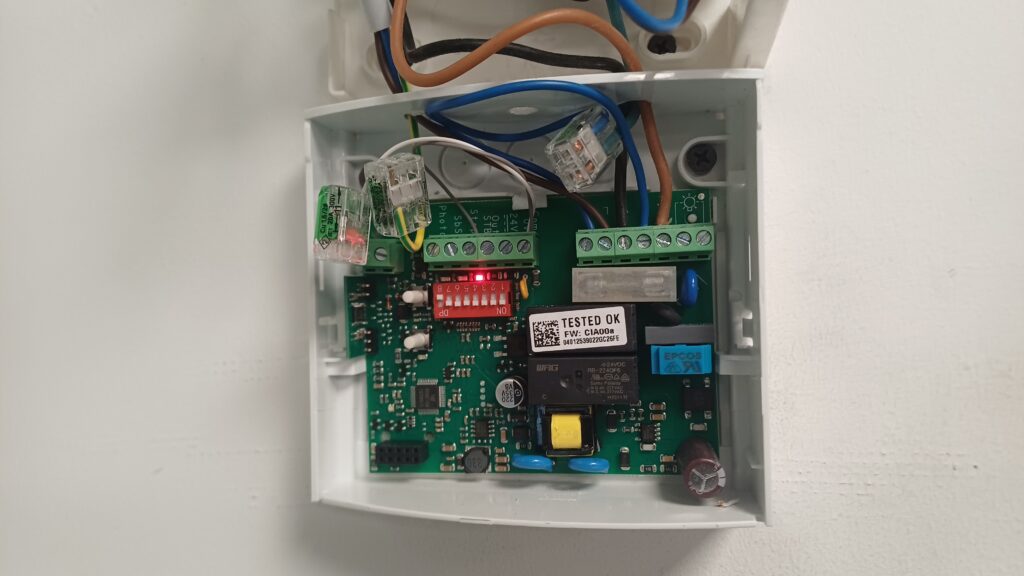 Centrale de grille métallique