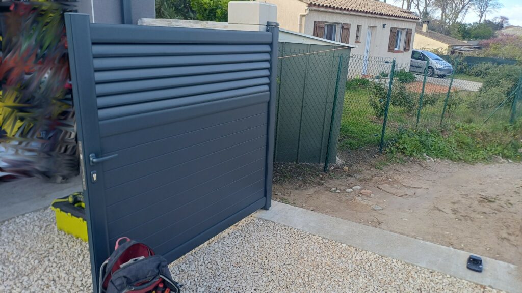 Portail aluminium deux battants