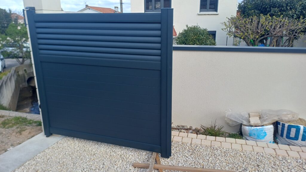 Portail aluminium deux battants