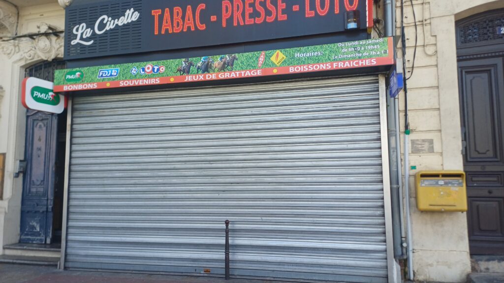 Centrale de grille métallique