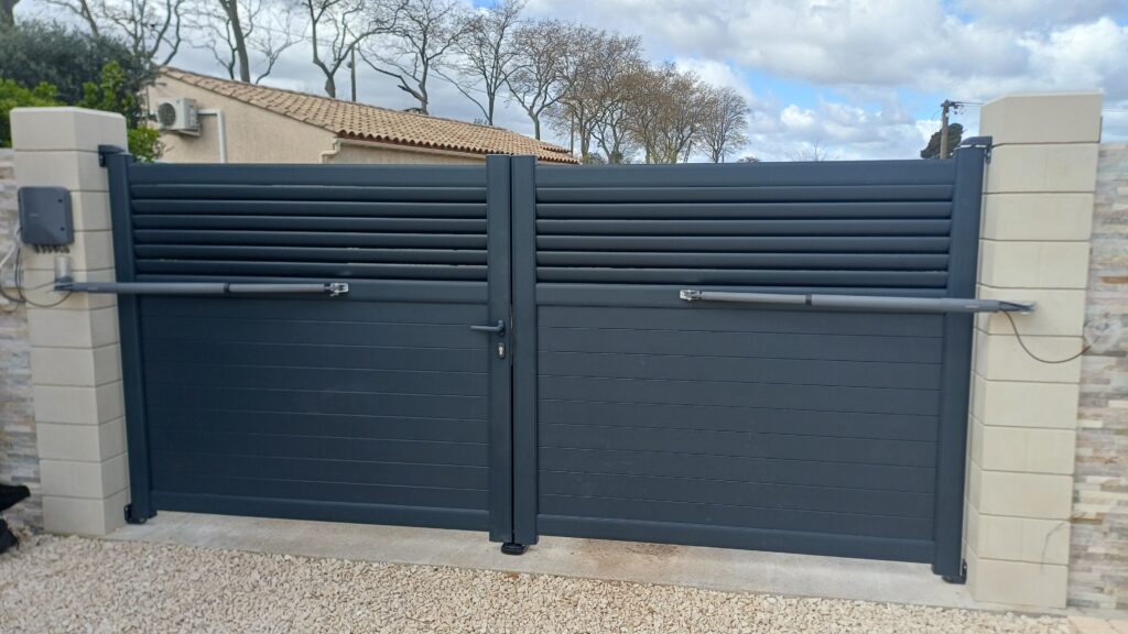 Portail aluminium deux battants