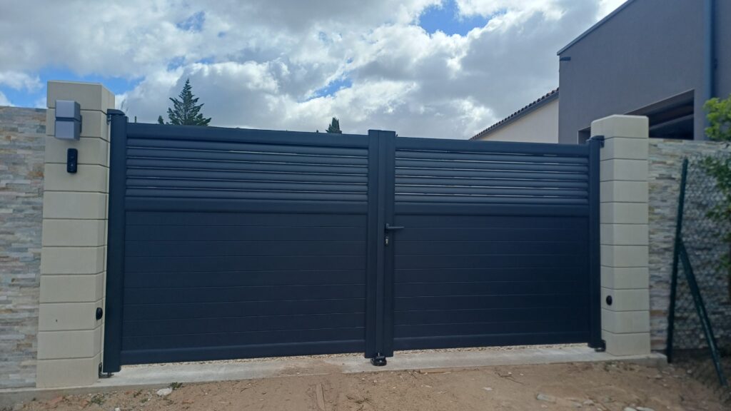 Portail aluminium deux battants