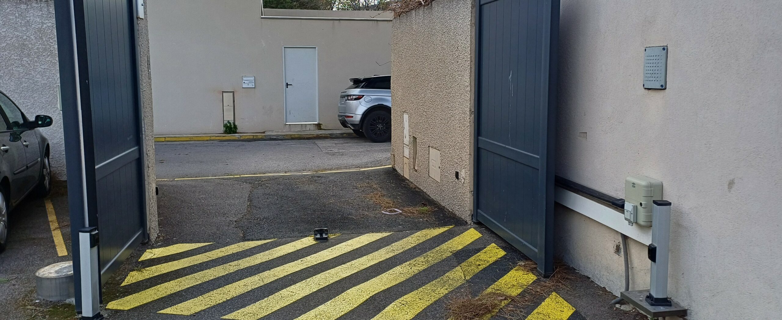 Portail bloqué ouvert