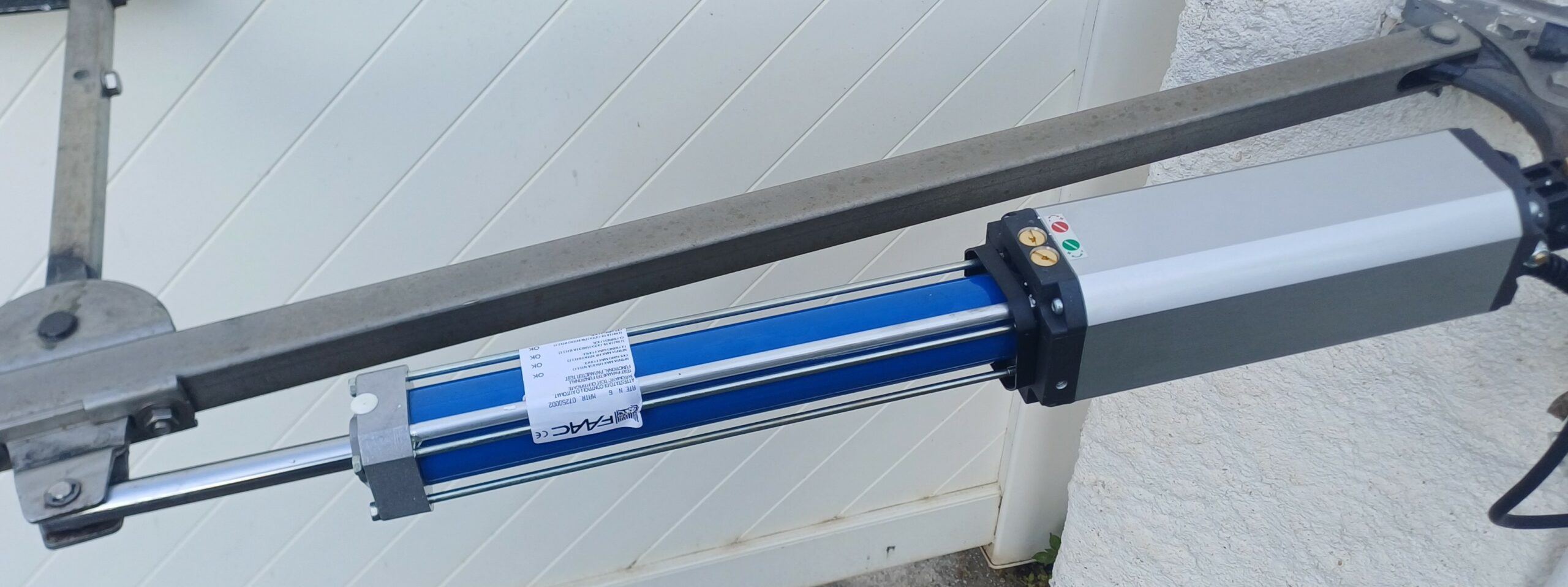 Vérin hydraulique de portail