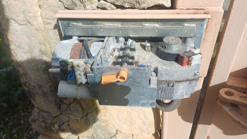 Automatisme pour portail deux battants