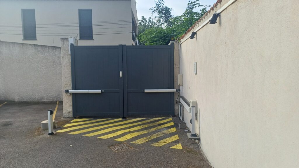 Portail bloqué ouvert