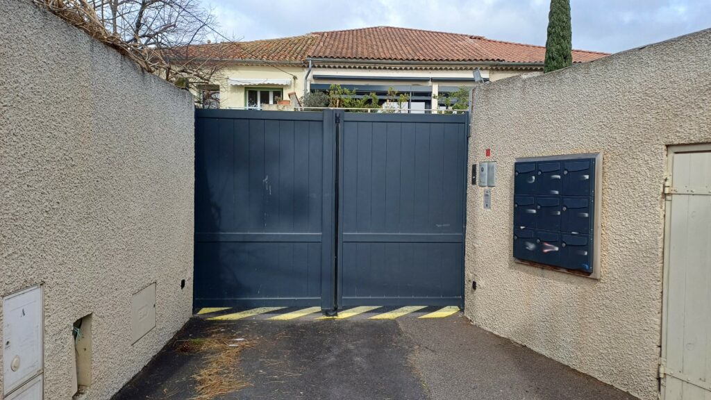 Portail bloqué ouvert