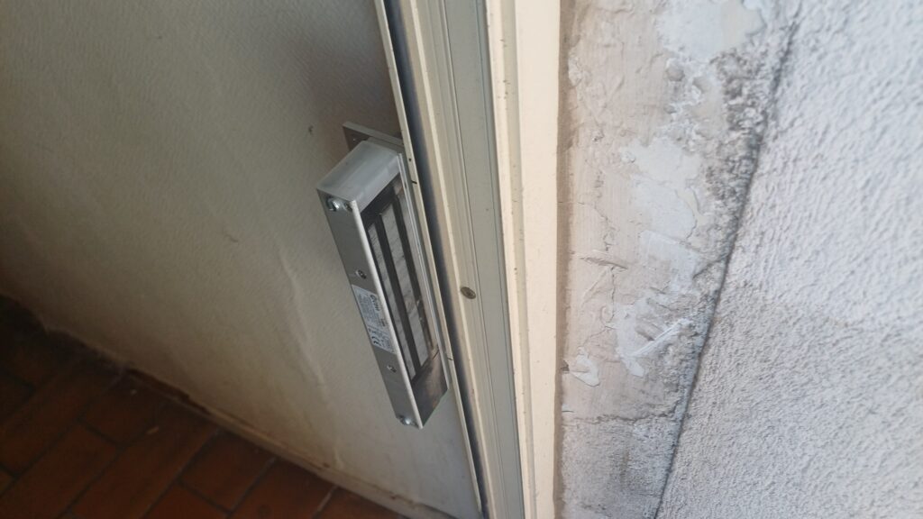 Dépannage d'une porte d'immeuble