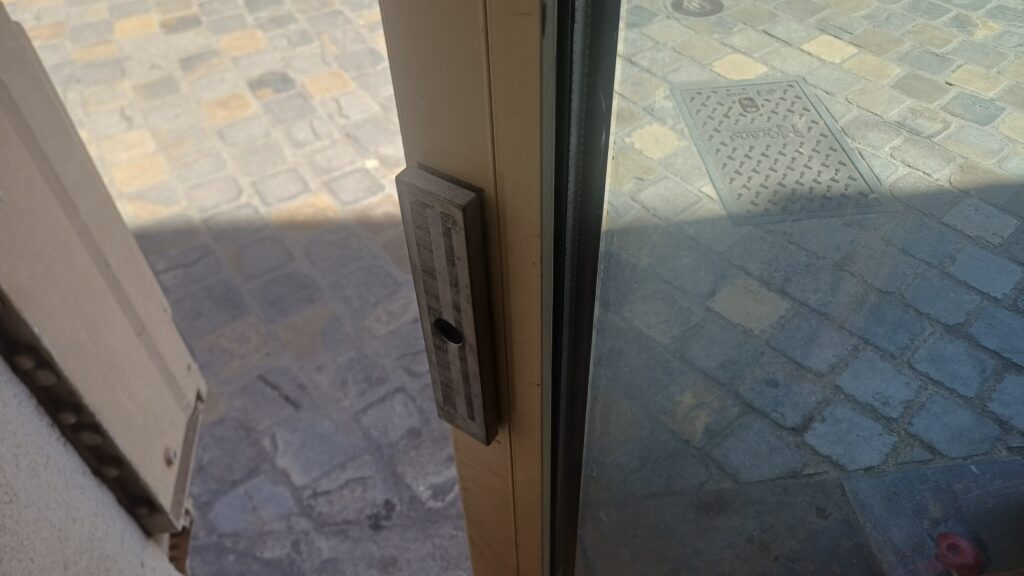 Dépannage d'une porte d'immeuble