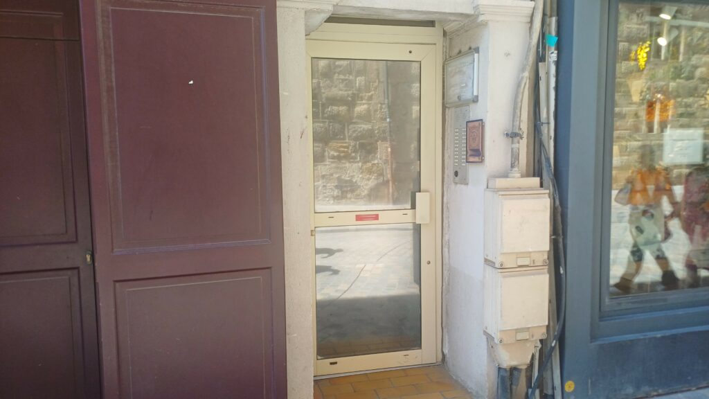 Dépannage d'une porte d'immeuble