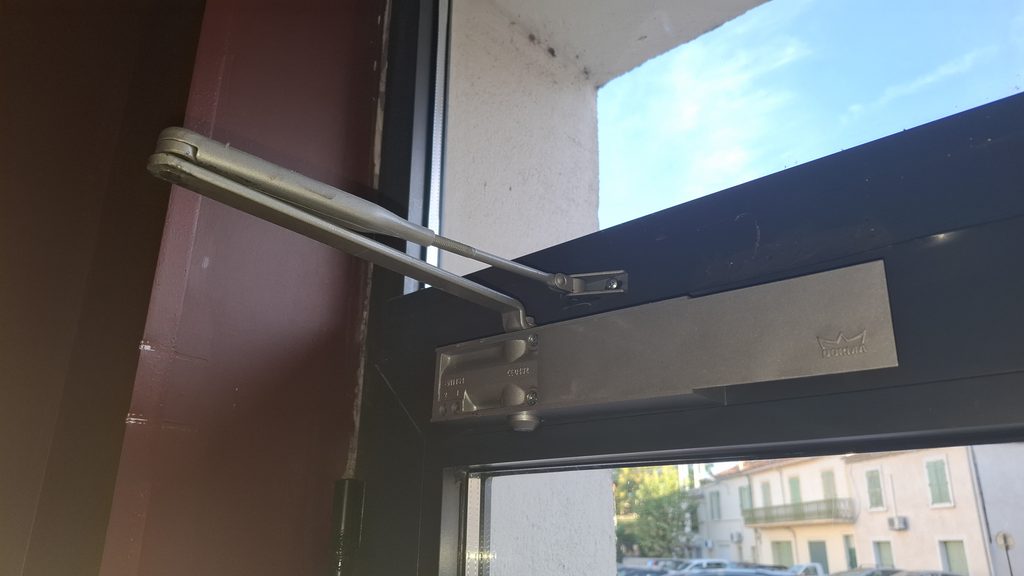 Dépannage d'une porte d'immeuble